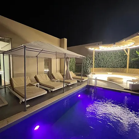 122b Palase Privat Pool